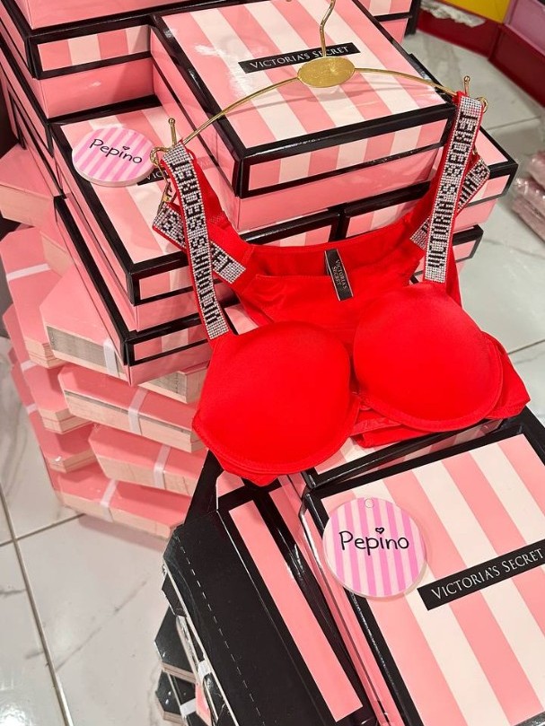 Açık Pembe Çizgili Pijama Takımı& Kırmızı Taşlı Sütyen Takımı&Sprey Romantıc
