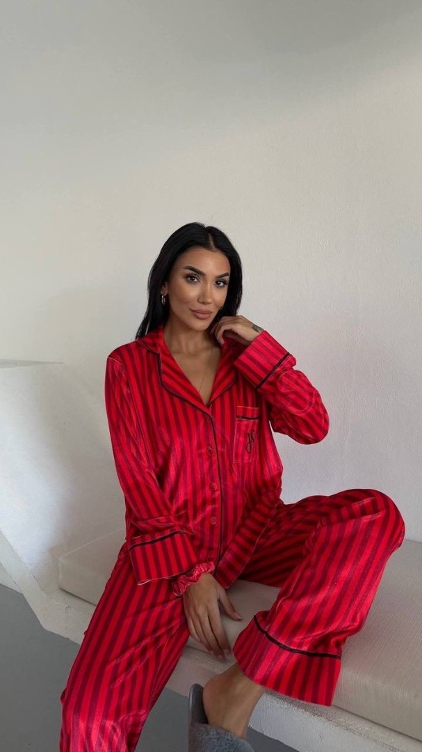 Kırmızı Çizgili Kadife Pijama Takımı – Özel Seri