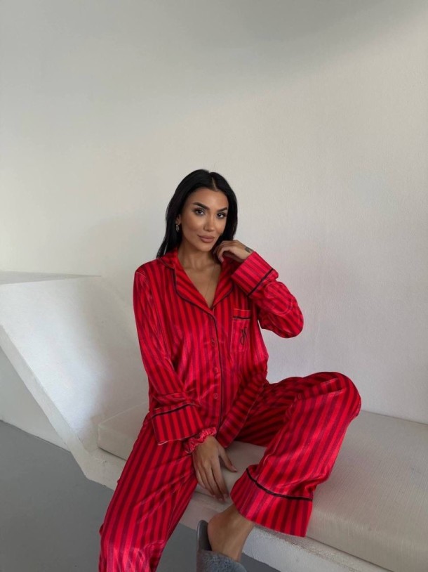 Kırmızı Çizgili Kadife Pijama Takımı – Özel Seri