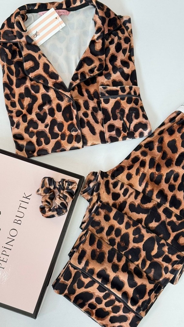 Leopar Desen Kadife Pijama Takımı