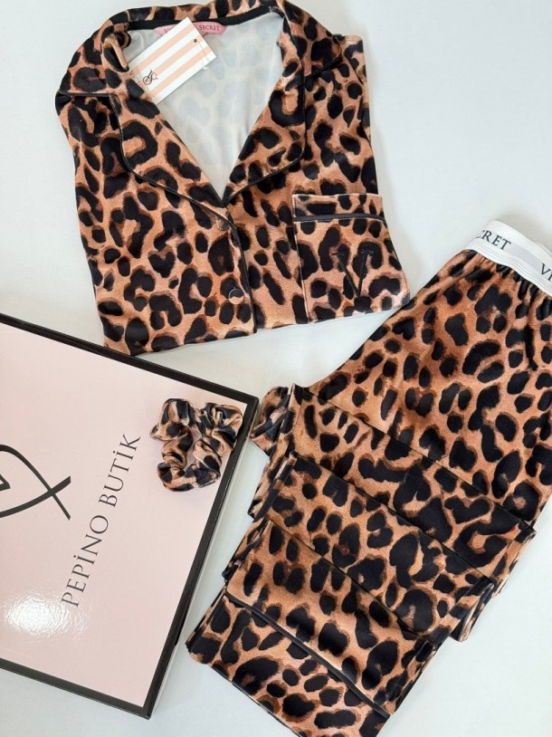 Leopar Desen Kadife Pijama Takımı