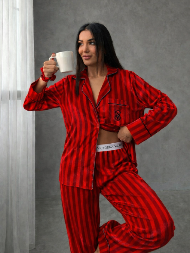 Kırmızı Çizgili Kadife Pijama Takımı – Özel Seri