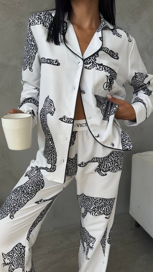 Beyaz Leopar Desenli Pamuklu Kadın Pijama Takımı