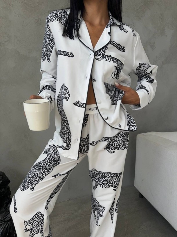 Beyaz Leopar Desenli Pamuklu Kadın Pijama Takımı