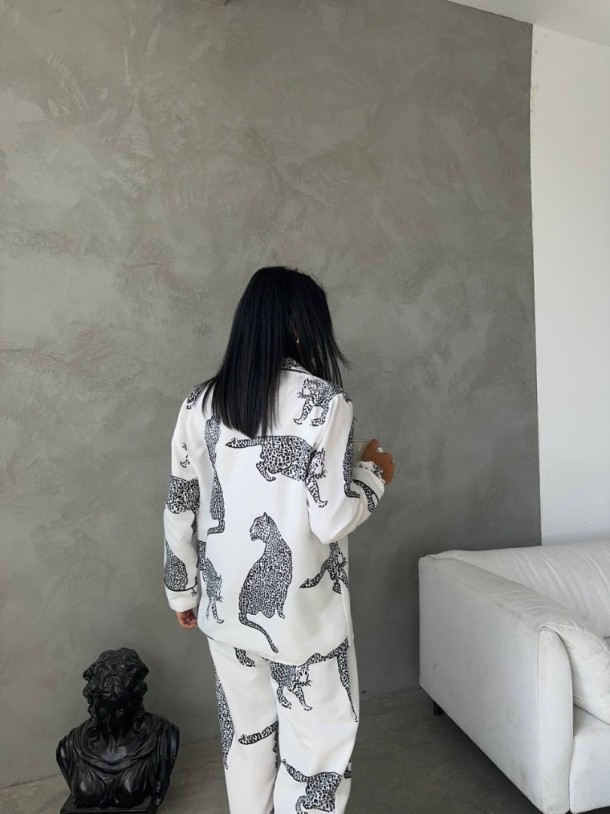 Beyaz Leopar Desenli Pamuklu Kadın Pijama Takımı