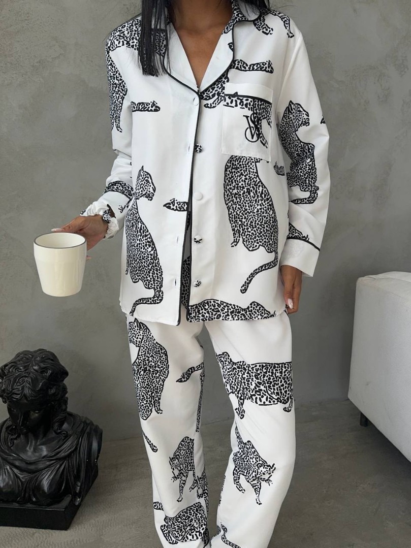 Beyaz Leopar Desenli Pamuklu Kadın Pijama Takımı