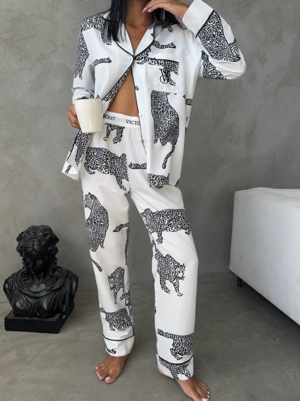 Beyaz Leopar Desenli Pamuklu Kadın Pijama Takımı