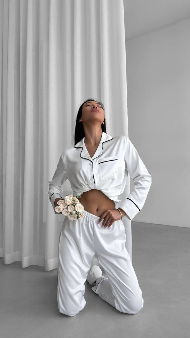 Beyaz Baskılı İpek Saten Pijama Takımı