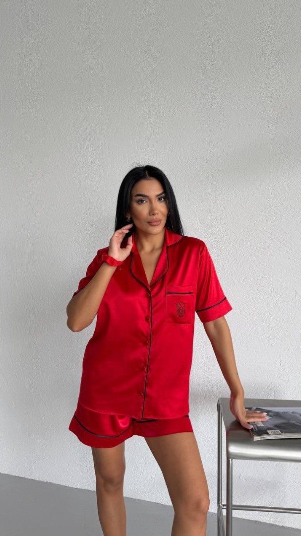 Kırmızı Taş Nakışlı Şortlu İpek Saten Takım