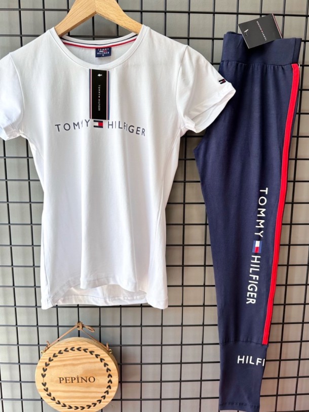 Beyaz T-Shirt & Lacivert Tayt Takım