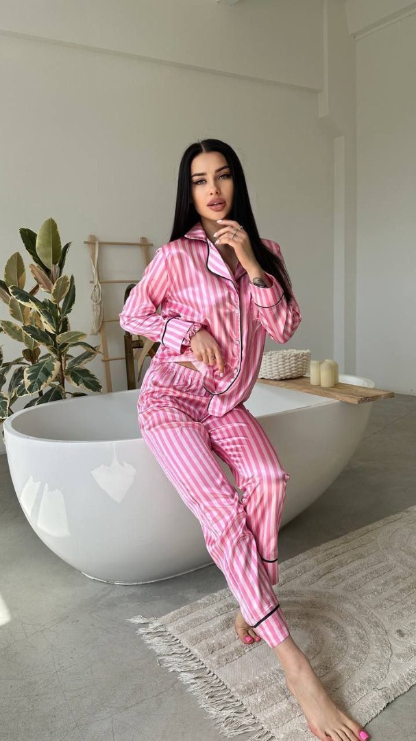 Pembe Çizgili İpek Saten Pijama Takımı