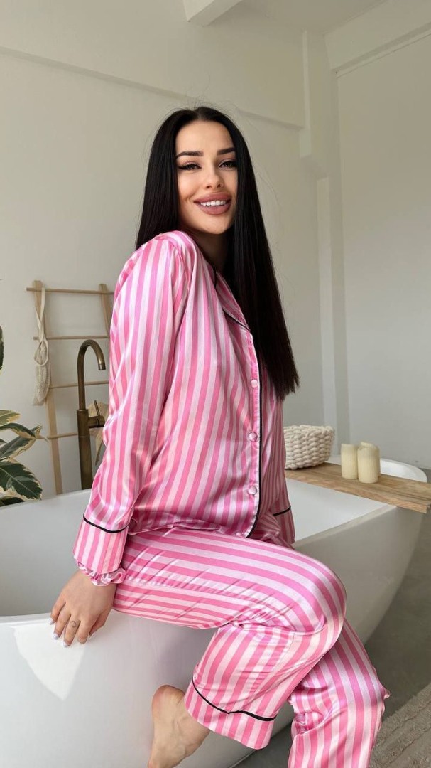 Pembe Çizgili İpek Saten Pijama Takımı