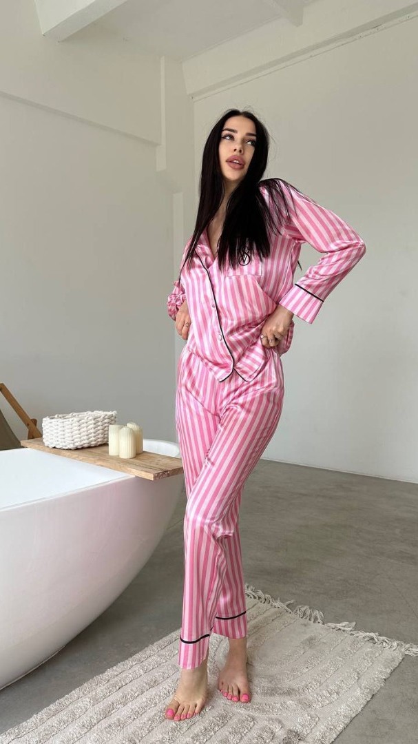 Pembe Çizgili İpek Saten Pijama Takımı