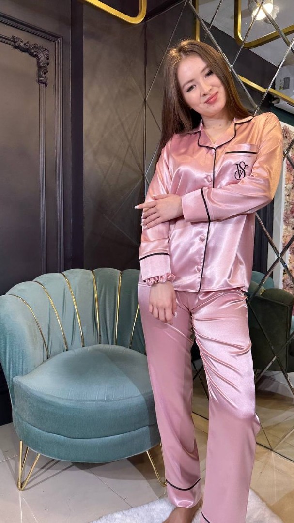 Pudra Nakışlı İpek Saten Pijama Takımı