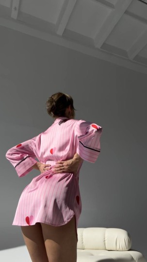 Vs Gömlek Yaka Pembe Kalp Desenli Tunik