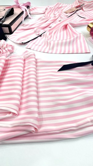 Açık Pembe Çizgili Gömlek Yaka Pijama Takımı&Siyah Taşlı Sütyen Takımı&Sprey