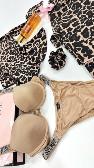 Leoapar Desenli Gömlek Yaka Pijama Takımı&Bej Taşlı Sütyen Takımı&Sprey 