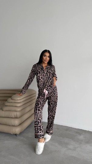Leoapar Desenli Gömlek Yaka Pijama Takımı&Bej Taşlı Sütyen Takımı&Sprey 