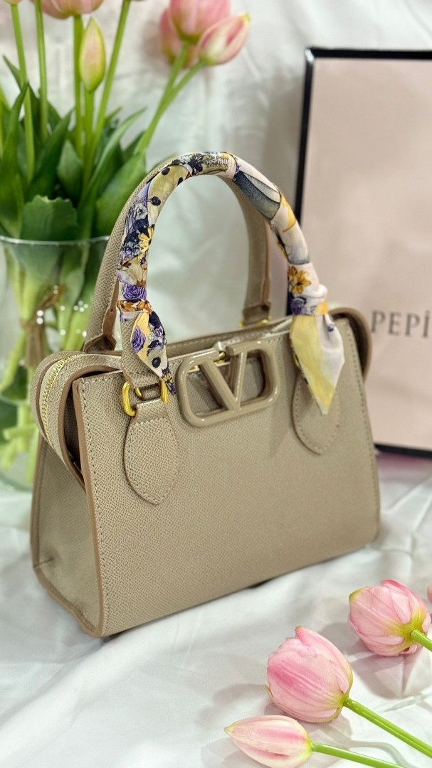 Valentino Bej Fular Deraylı Çanta
