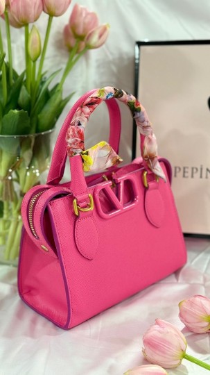 Valentino Pembe Fular Detaylı Çanta