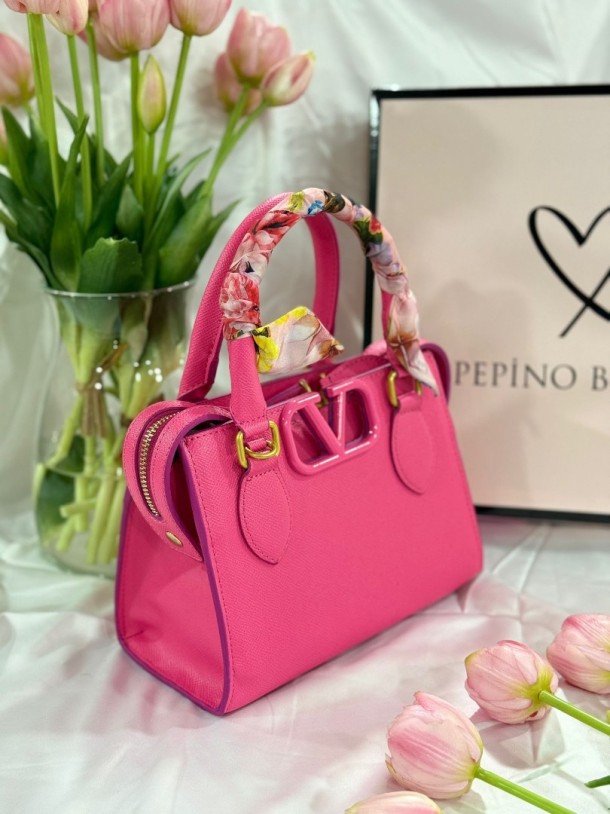 Valentino Pembe Fular Detaylı Çanta